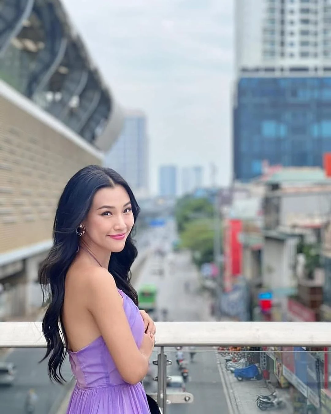 Newsfeed Rate: 'Vợ quốc dân' Chao khác lạ