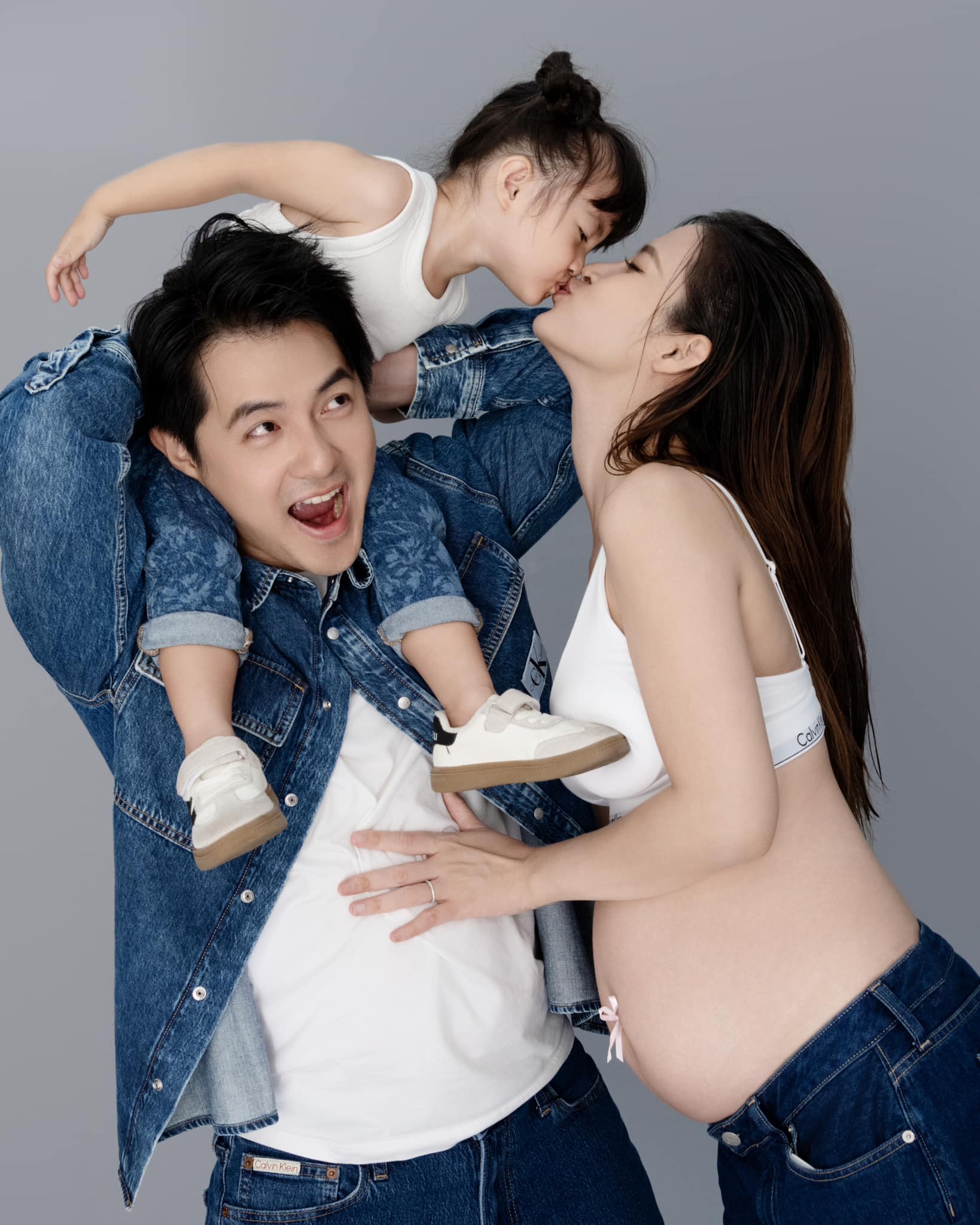Đông Nhi sinh con