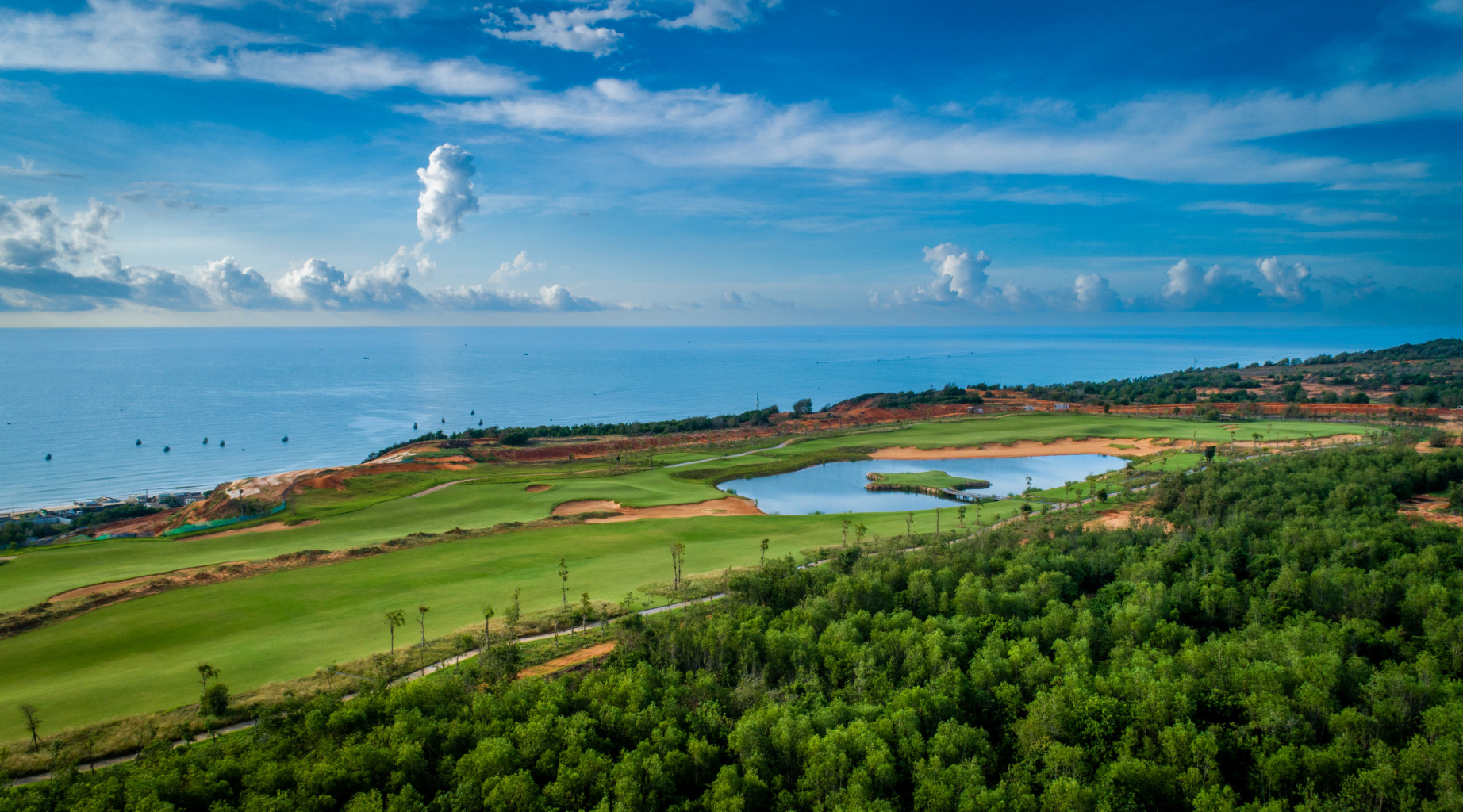 Bỏ túi ngay 7 'siêu phẩm' sân golf đẹp nhất Việt Nam, golfer nào cũng mê!