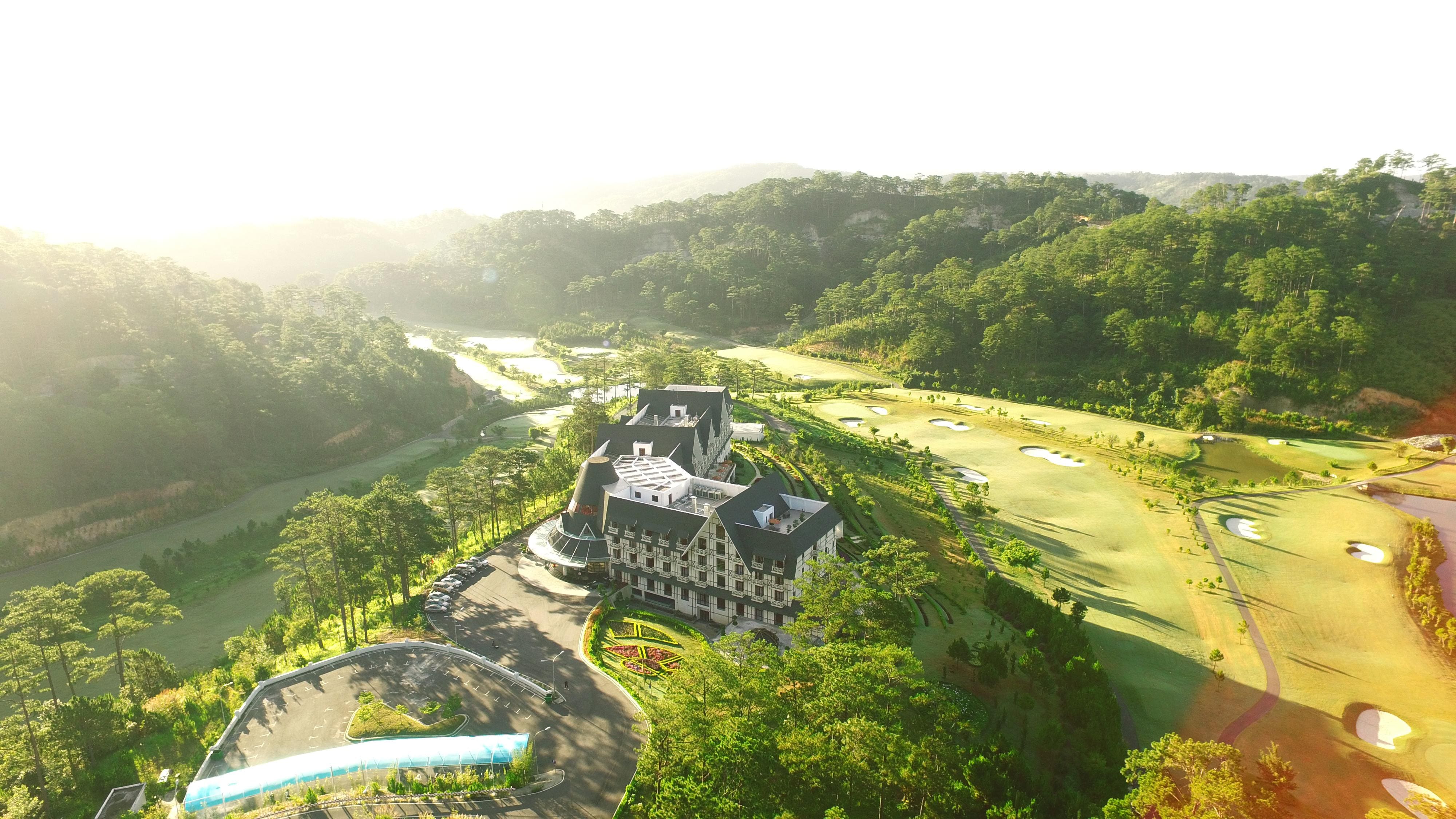 Bỏ túi ngay 7 'siêu phẩm' sân golf đẹp nhất Việt Nam, golfer nào cũng mê!