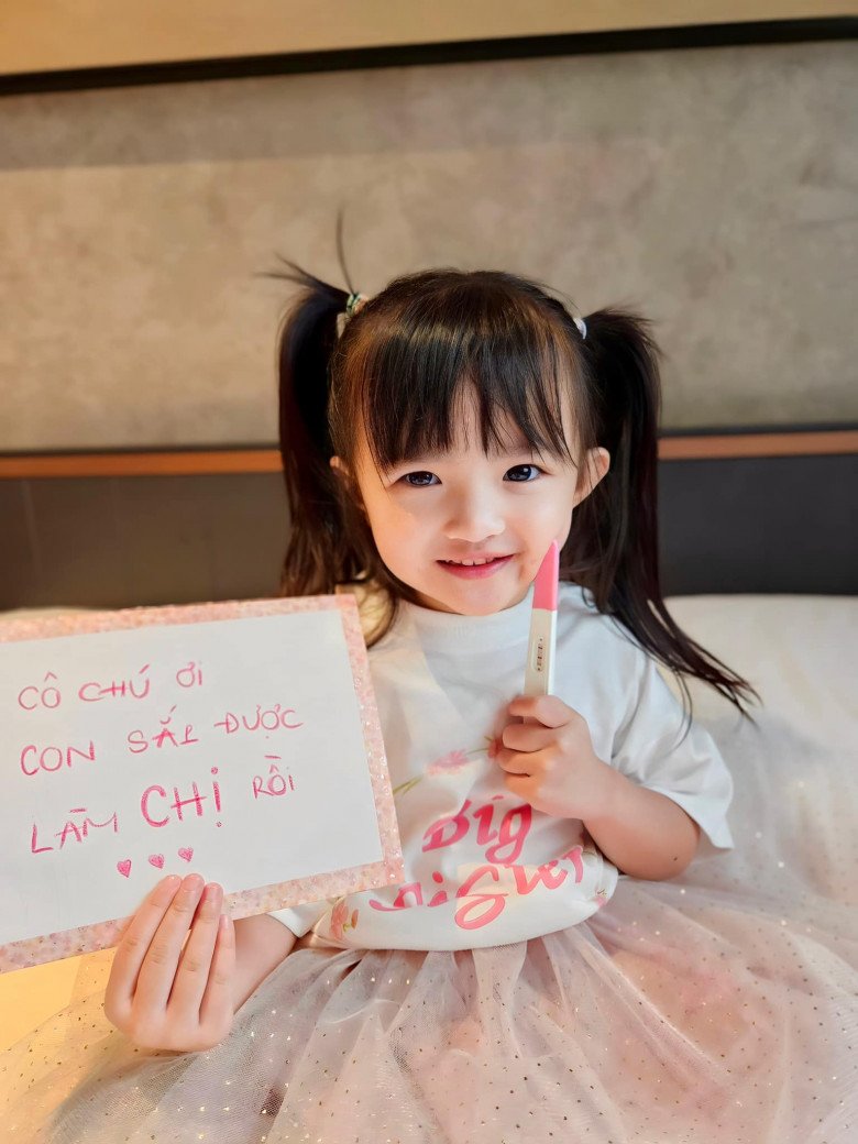 Đông Nhi sinh con