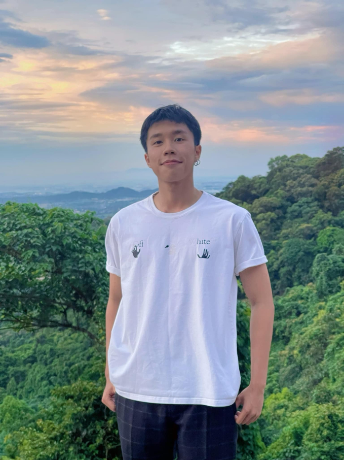 Đi giữa trời rực rỡ