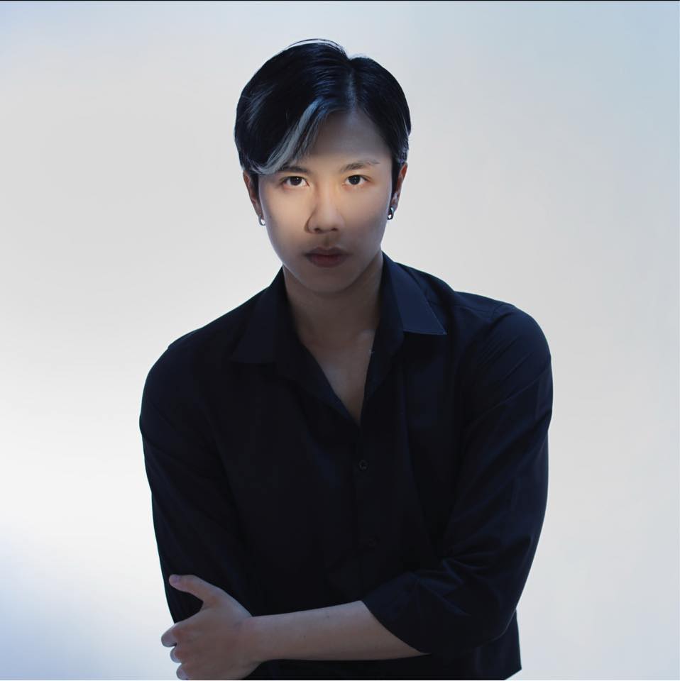 Đi giữa trời rực rỡ
