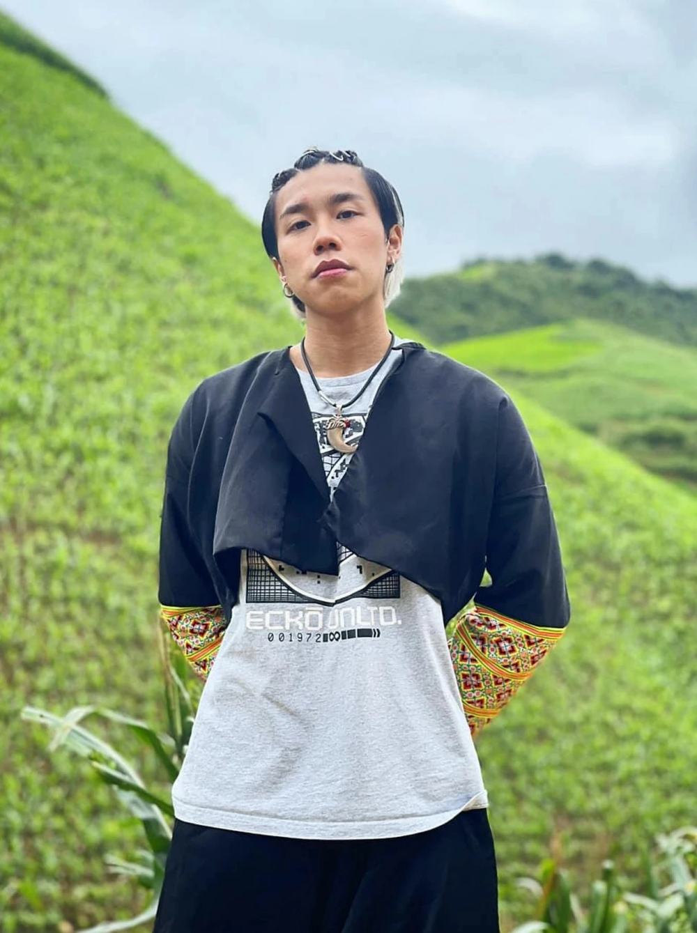 Đi giữa trời rực rỡ