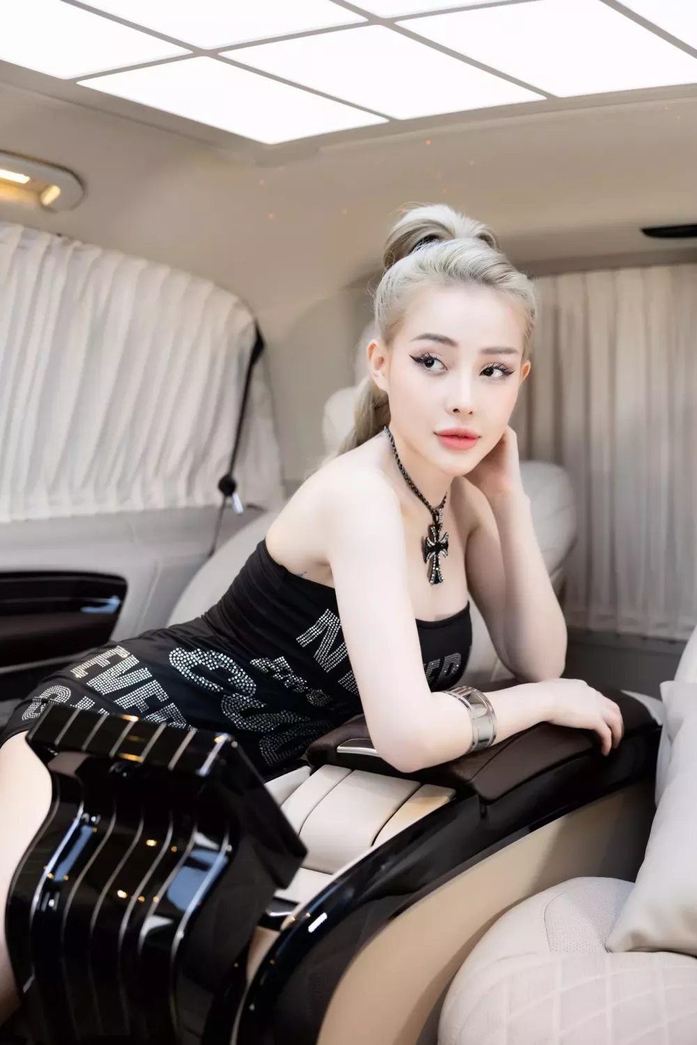 Điểm mặt dàn xe của vợ chồng DJ Ngân 98: Siêu xe Maserati MC20 Cielo