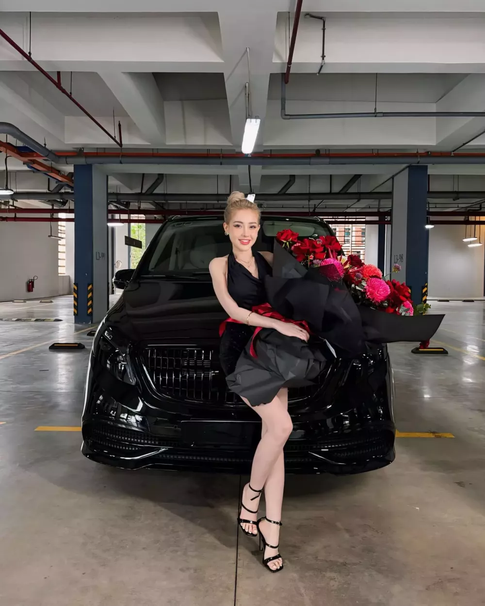 Điểm mặt dàn xe của vợ chồng DJ Ngân 98: Siêu xe Maserati MC20 Cielo