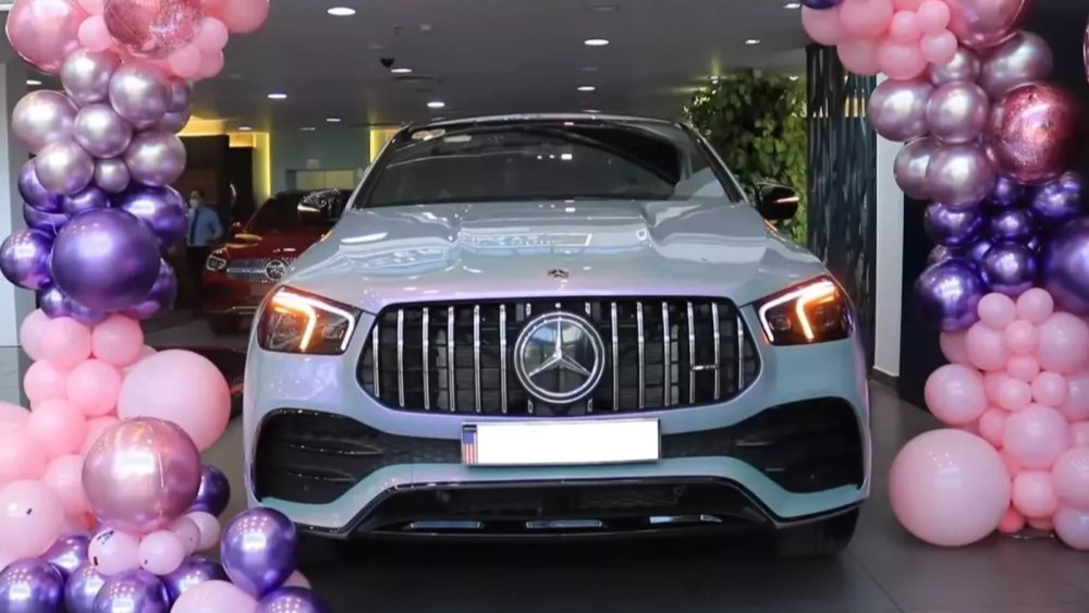 Điểm mặt dàn xe của vợ chồng DJ Ngân 98: Siêu xe Maserati MC20 Cielo
