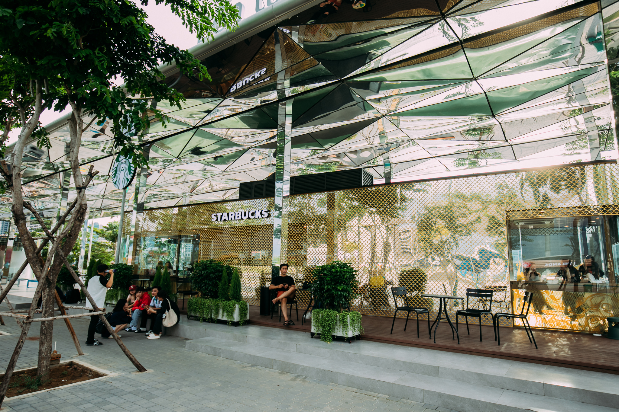Starbucks WaterBus Thủ Thiêm