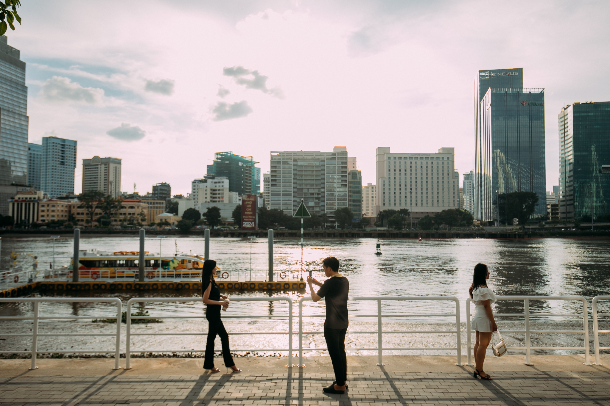Starbucks WaterBus Thủ Thiêm