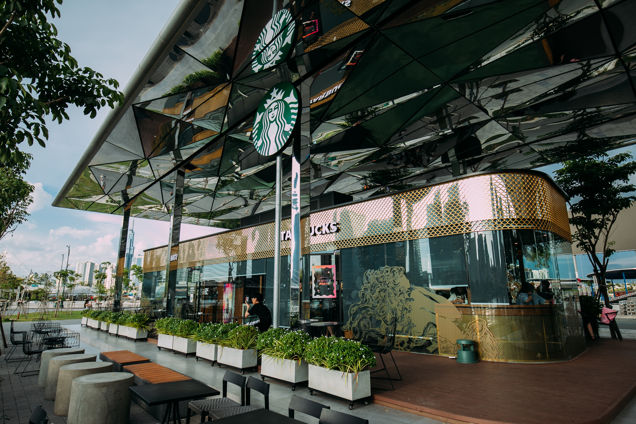 Starbucks WaterBus Thủ Thiêm