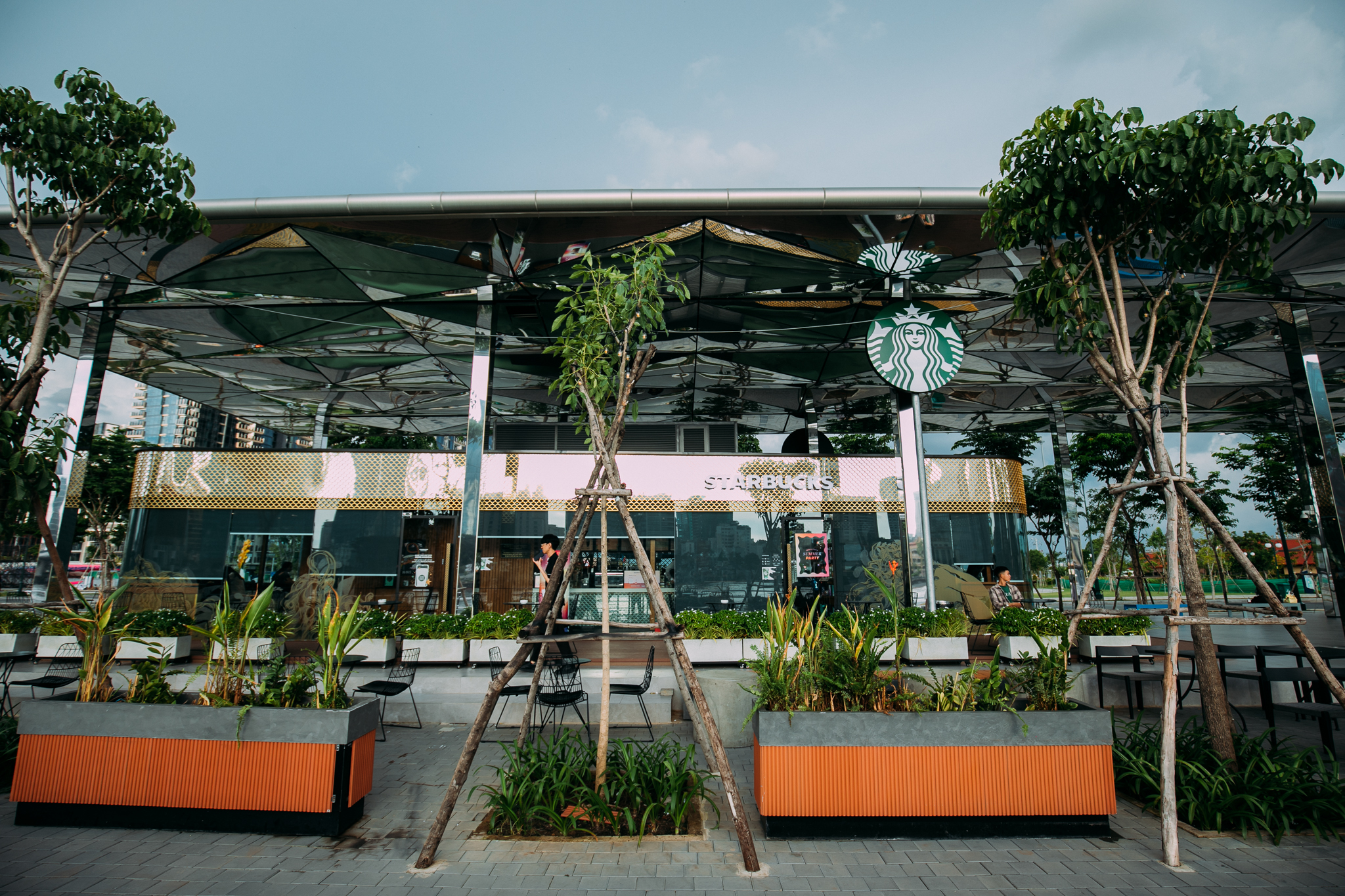 Starbucks WaterBus Thủ Thiêm