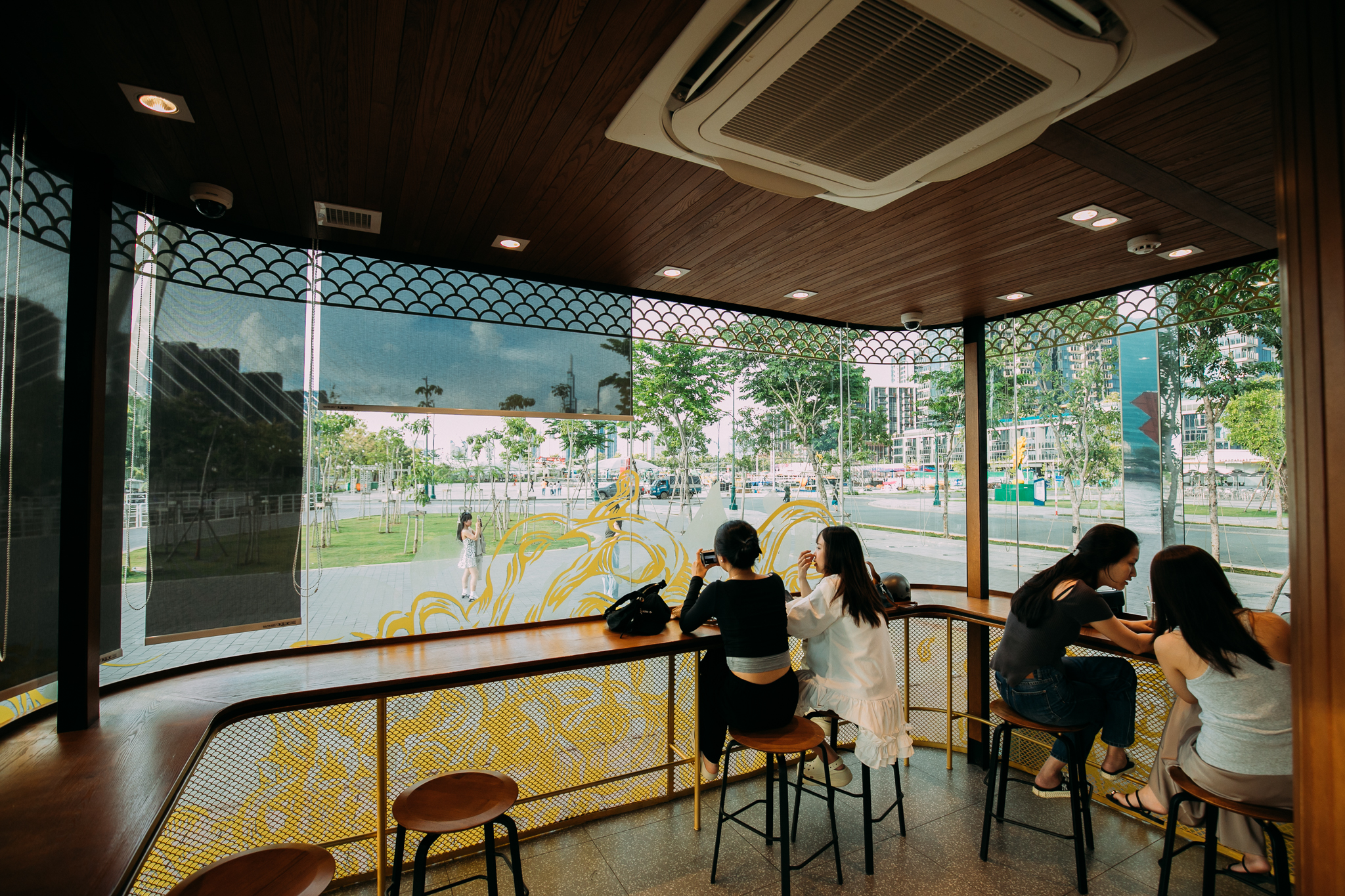 Starbucks WaterBus Thủ Thiêm