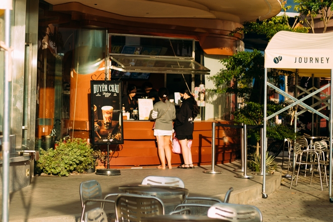 Starbucks WaterBus Thủ Thiêm