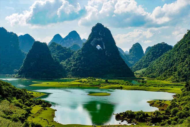 Phim Đi giữa trời rực rỡ