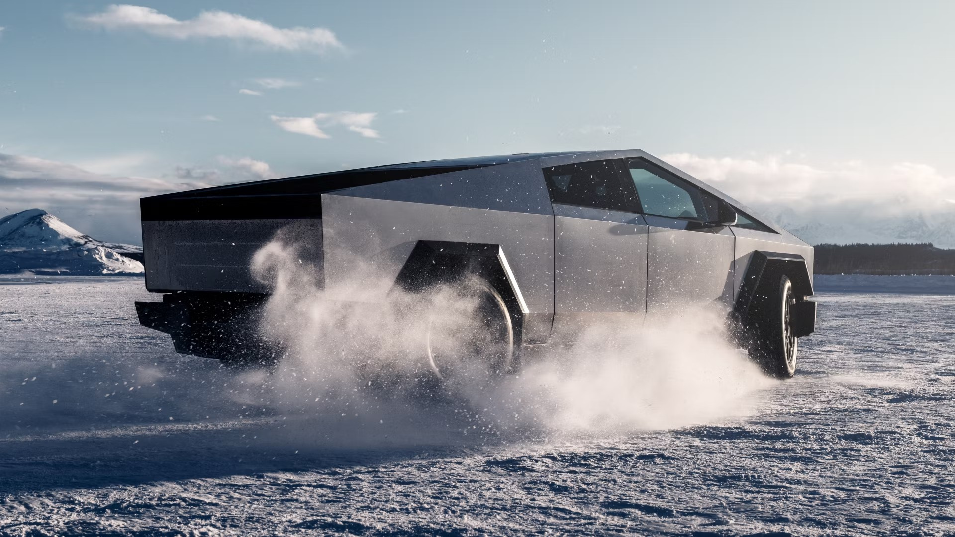 Tesla Cybertruck là xe trên 100.000 USD bán chạy nhất Mỹ