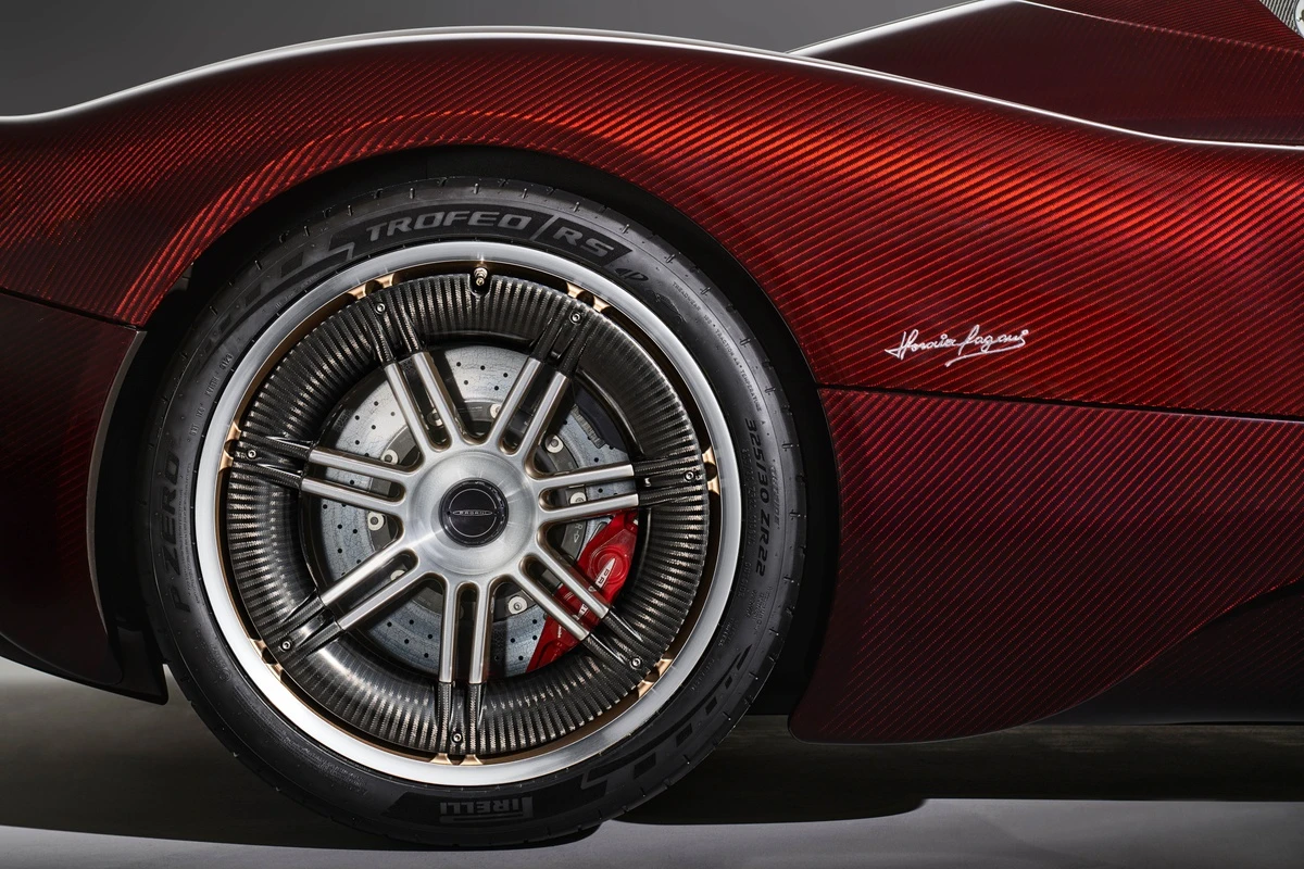 Siêu xe Pagani Utopia Roadster chính thức ra mắt