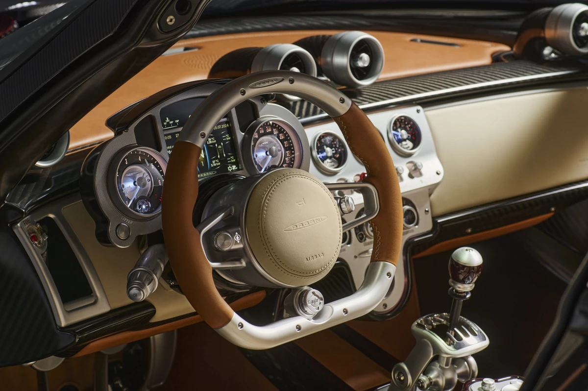 Siêu xe Pagani Utopia Roadster chính thức ra mắt