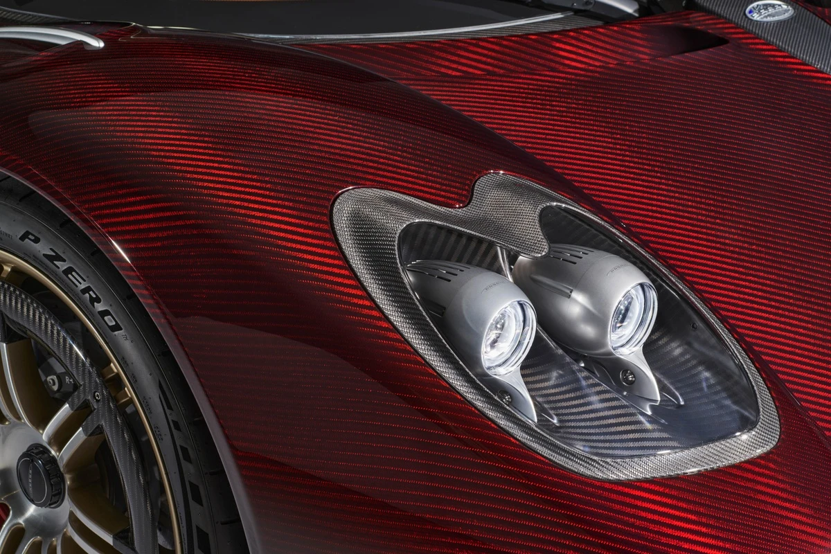 Siêu xe Pagani Utopia Roadster chính thức ra mắt