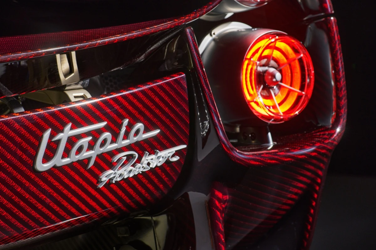 Siêu xe Pagani Utopia Roadster chính thức ra mắt