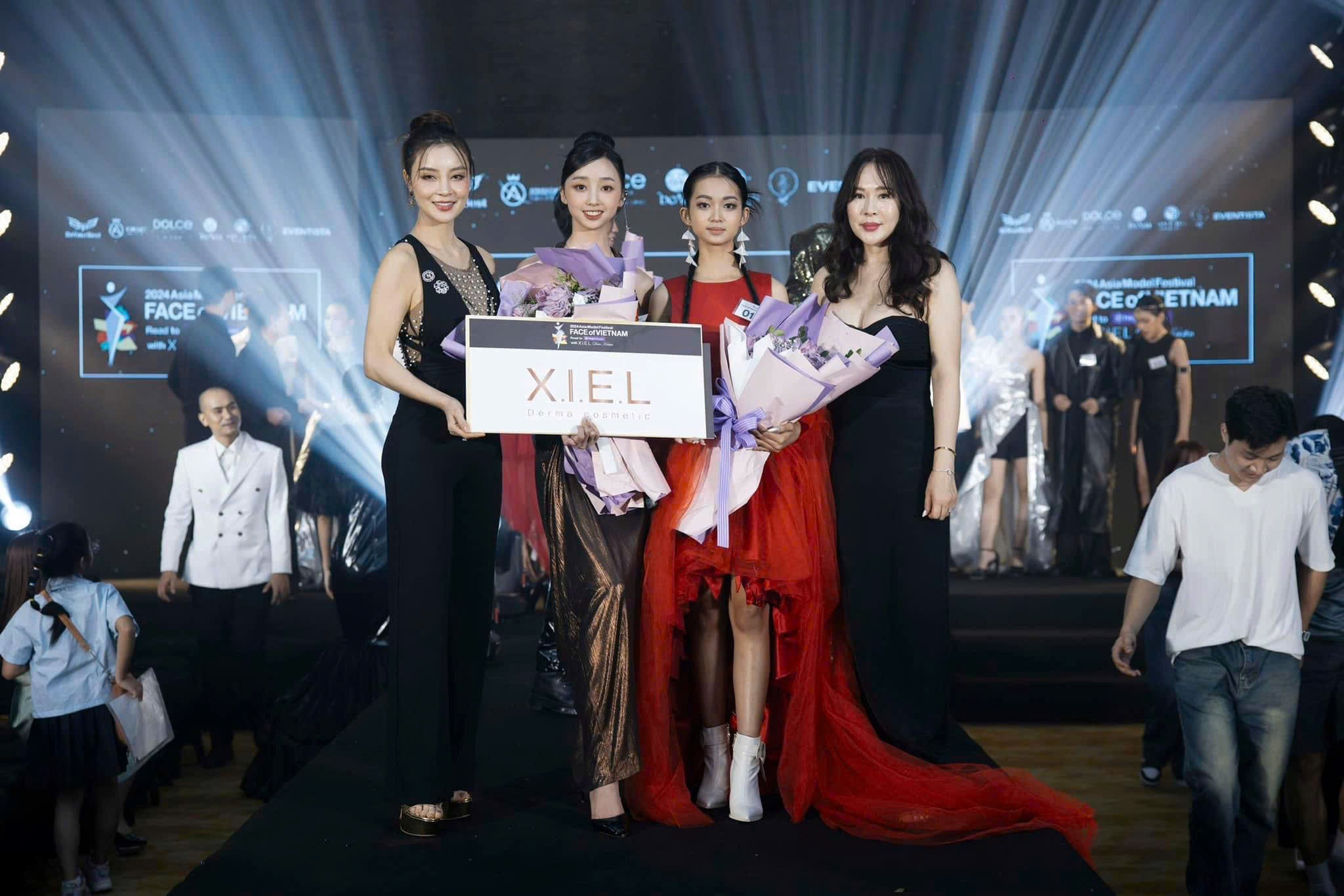 Doanh nhân Mai Thu Trang xinh đẹp tại sự kiện "Face Of Việt Nam"
