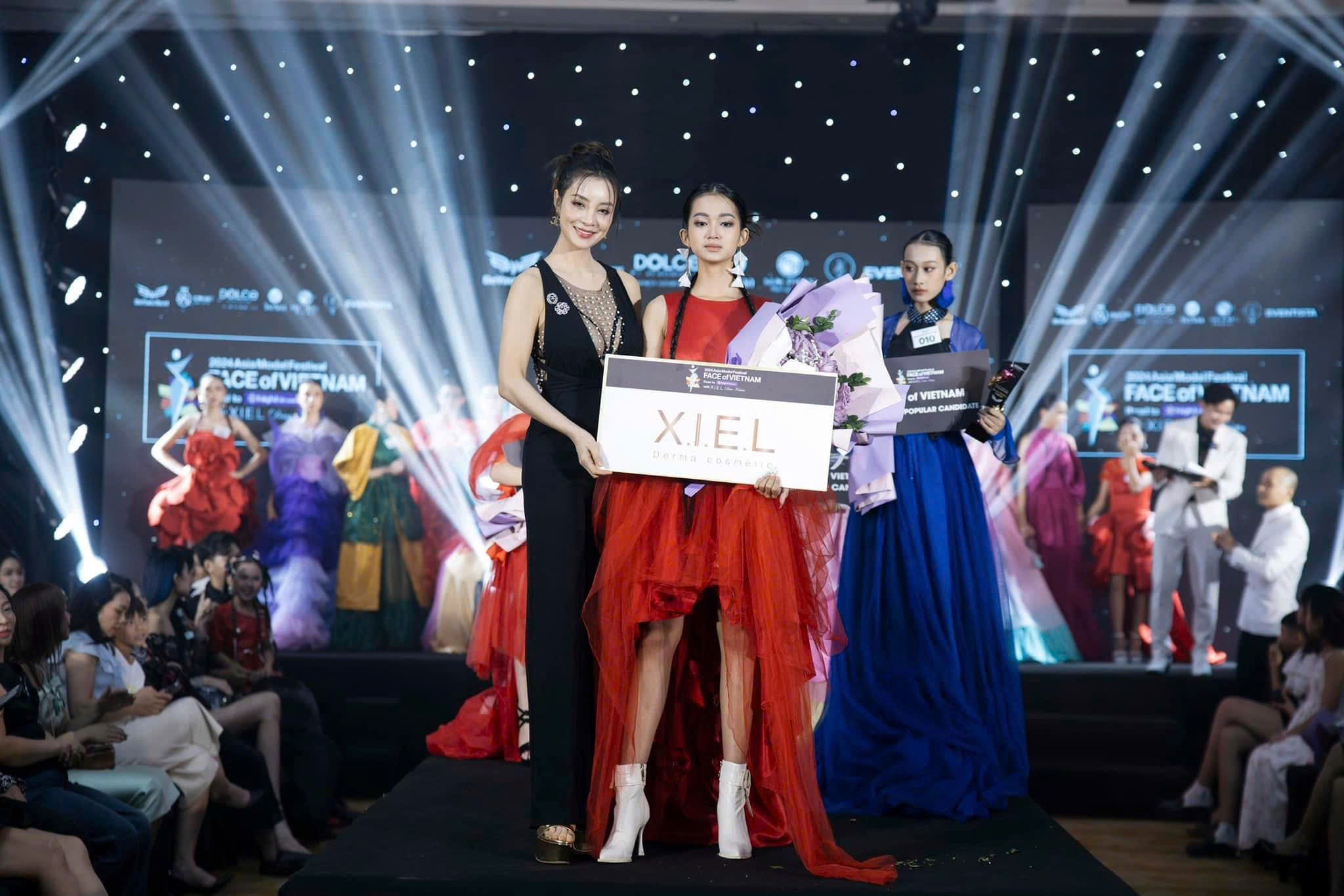 Doanh nhân Mai Thu Trang xinh đẹp tại sự kiện "Face Of Việt Nam"