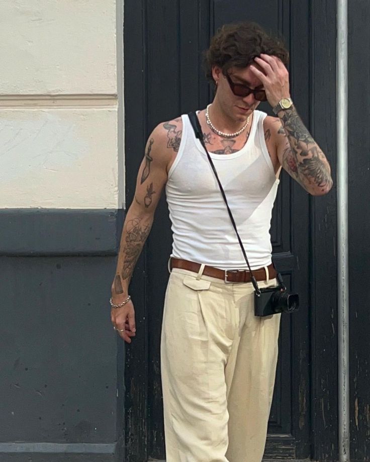 Quần be và áo ba lỗ trắng, vẻ ngoài “Easy looking-rich” nở rộ trong giới thượng lưu Mỹ?