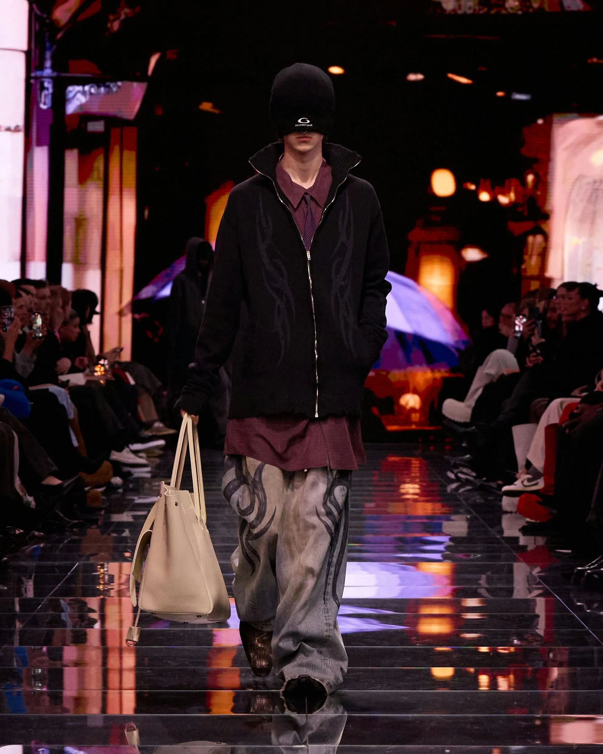 Bel Air của Balenciaga: Điểm nhấn Cyberpunk mới trong giới thời trang