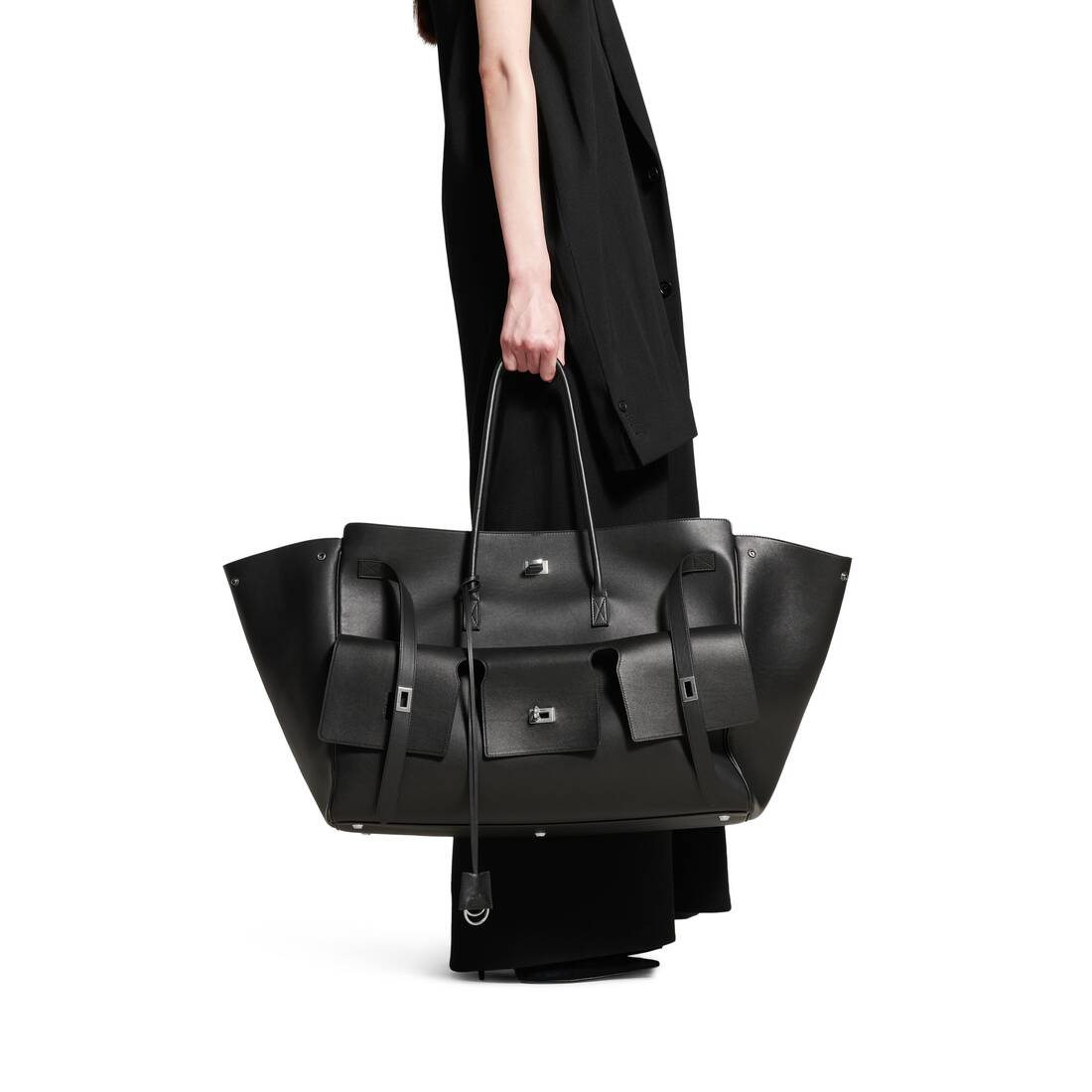 Bel Air của Balenciaga: Điểm nhấn Cyberpunk mới trong giới thời trang