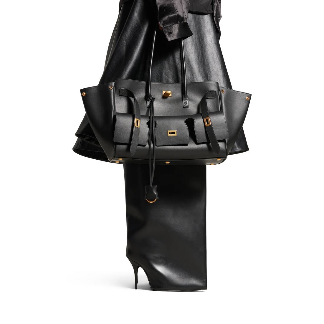Bel Air của Balenciaga: Điểm nhấn Cyberpunk mới trong giới thời trang