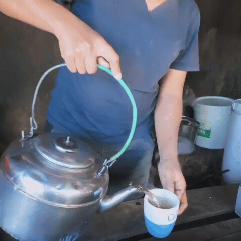 Theo chân Khoai Lang Thang khám phá ẩm thực đường phố nơi Quang Linh Vlogs sinh sống
