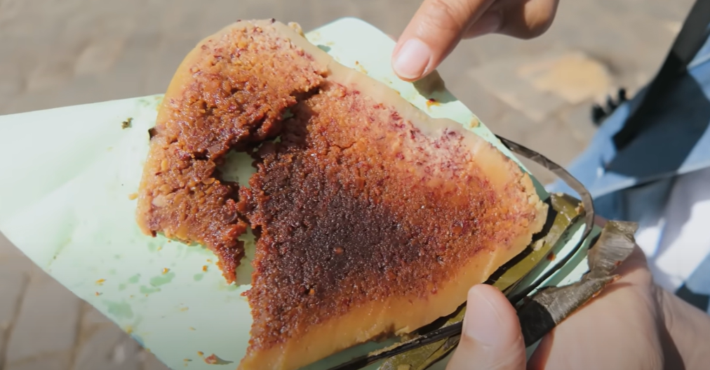 Theo chân Khoai Lang Thang khám phá ẩm thực đường phố nơi Quang Linh Vlogs sinh sống