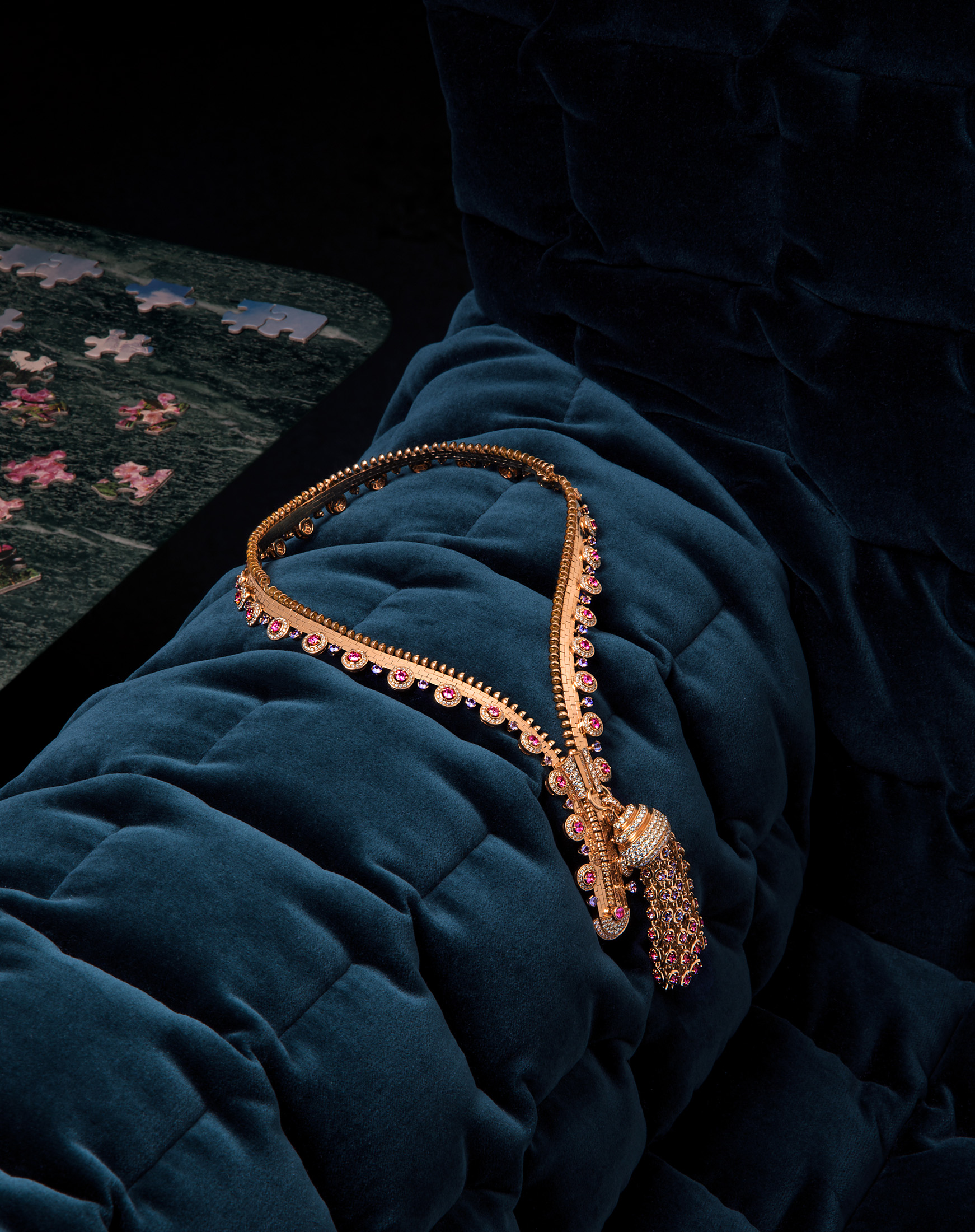 Vòng cổ Zip Necklace hình dây kéo: Đỉnh cao sáng tạo và thủ công của Van Cleef & Arpels