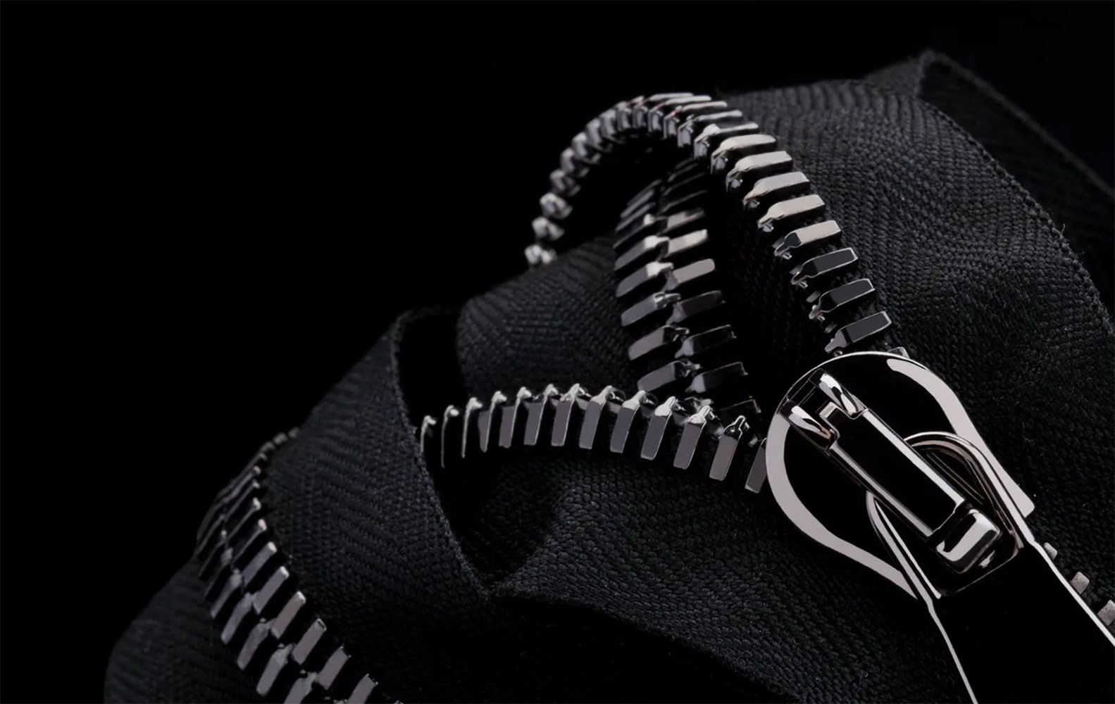 Vòng cổ Zip Necklace hình dây kéo: Đỉnh cao sáng tạo và thủ công của Van Cleef & Arpels