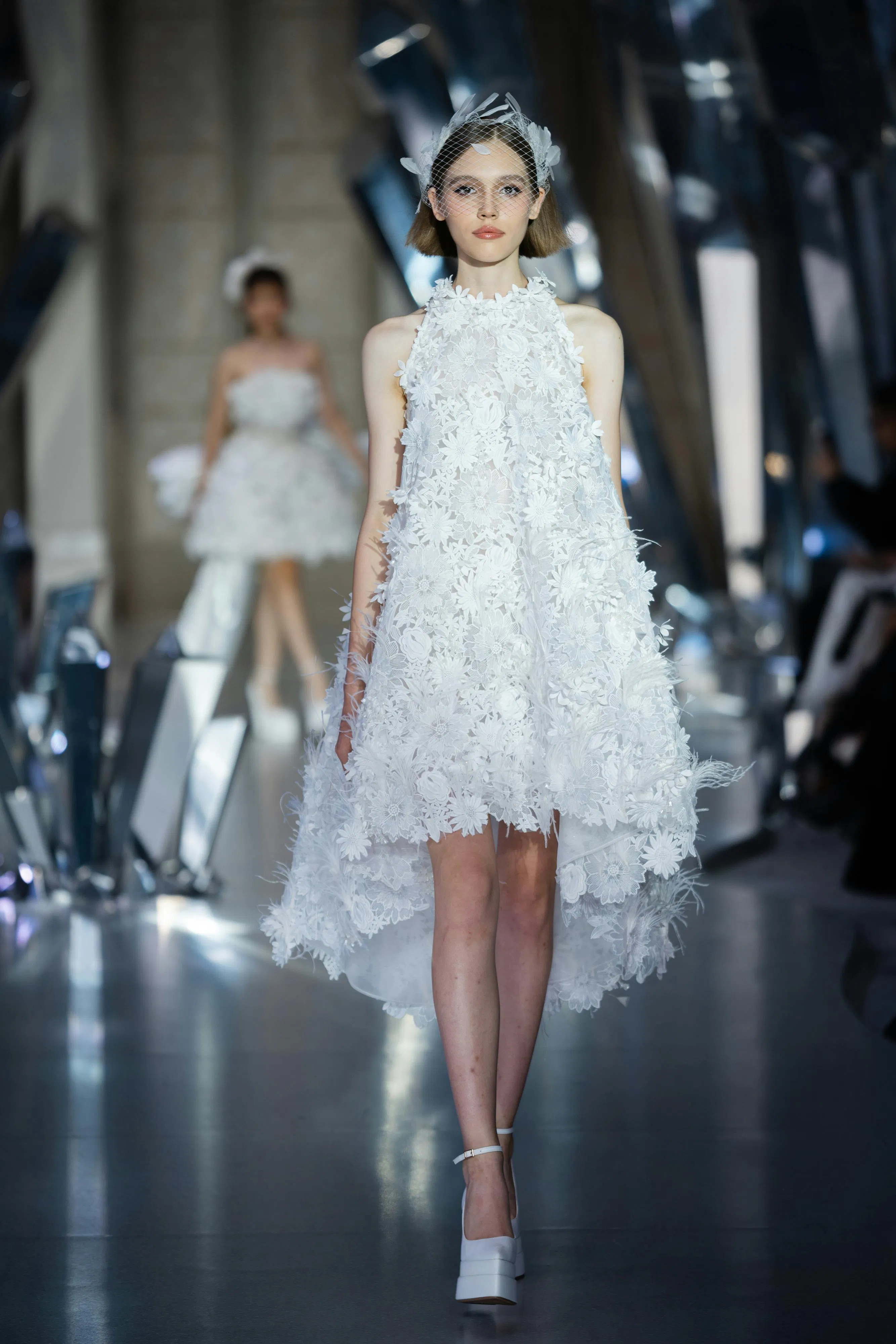 Chung Thanh Phong hiện thực hóa giấc mơ thời trang với 80 thiết kế Haute Couture limited