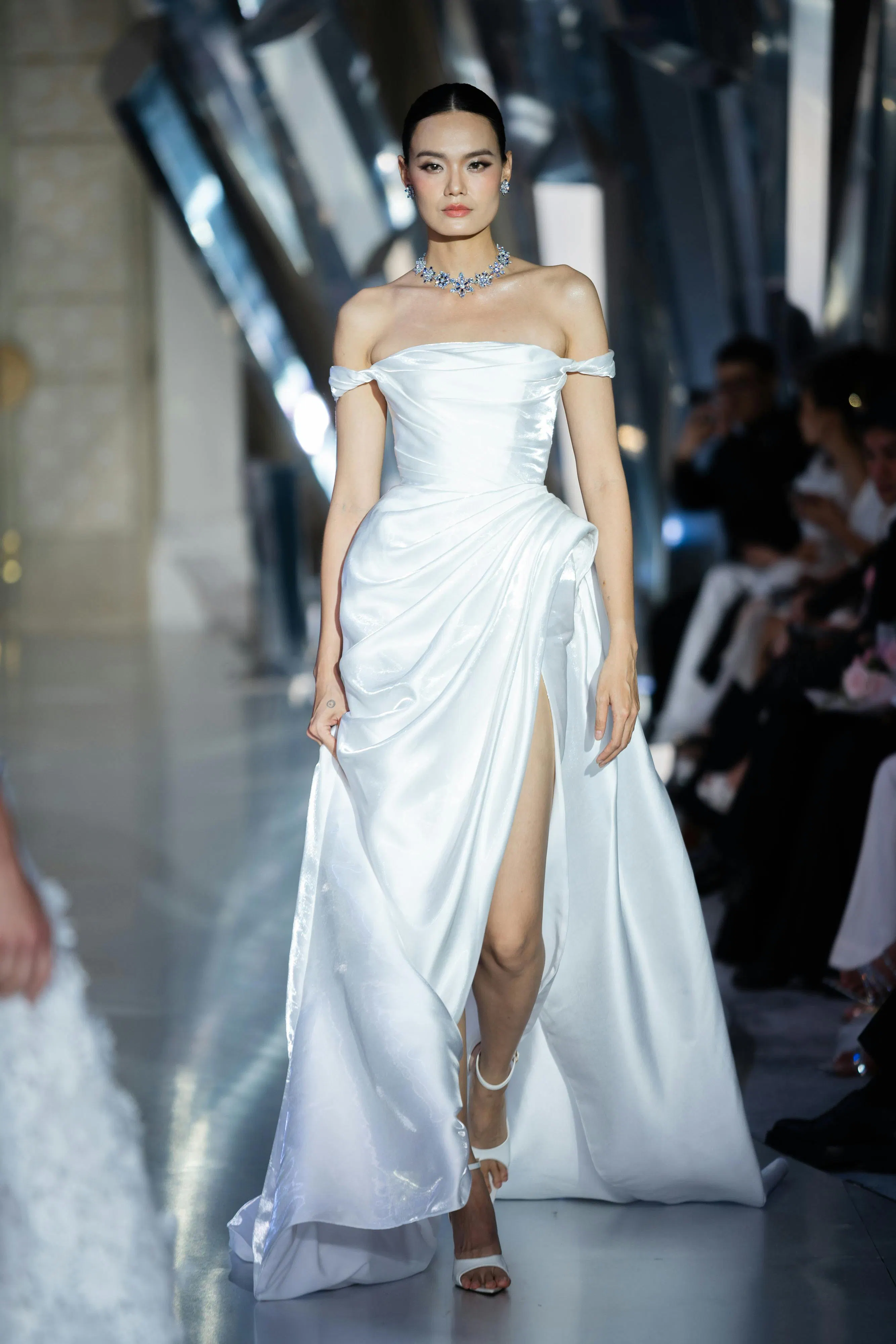 Chung Thanh Phong hiện thực hóa giấc mơ thời trang với 80 thiết kế Haute Couture limited