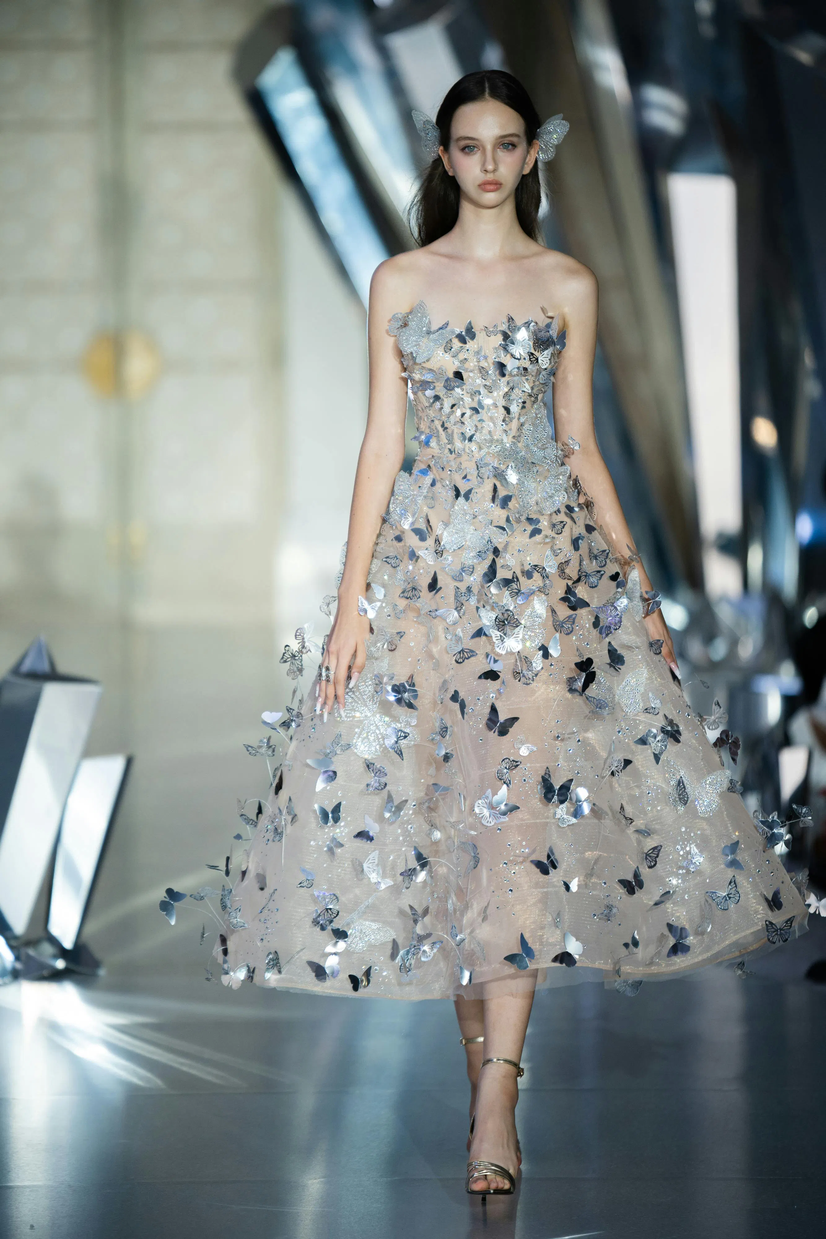 Chung Thanh Phong hiện thực hóa giấc mơ thời trang với 80 thiết kế Haute Couture limited