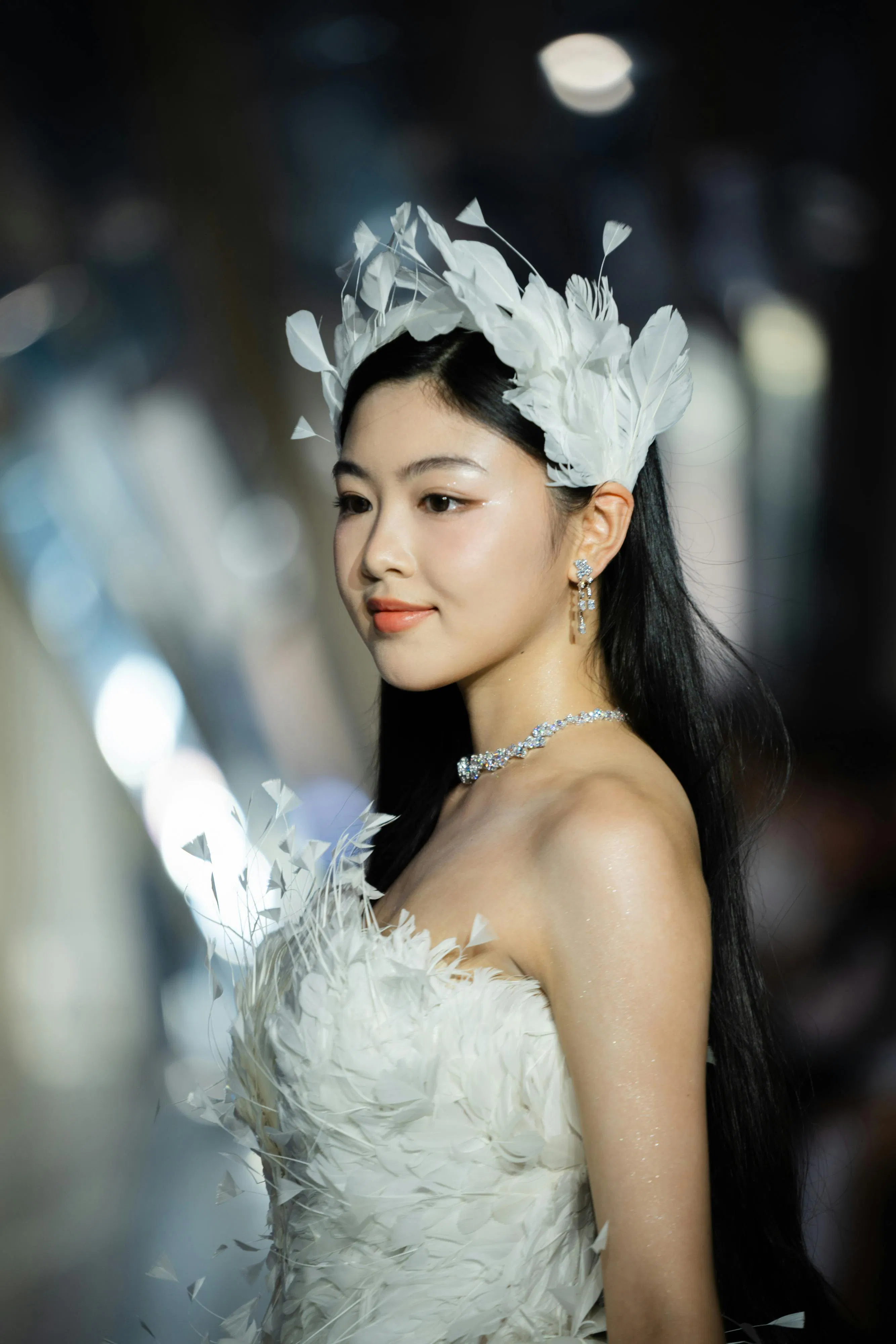Chung Thanh Phong hiện thực hóa giấc mơ thời trang với 80 thiết kế Haute Couture limited