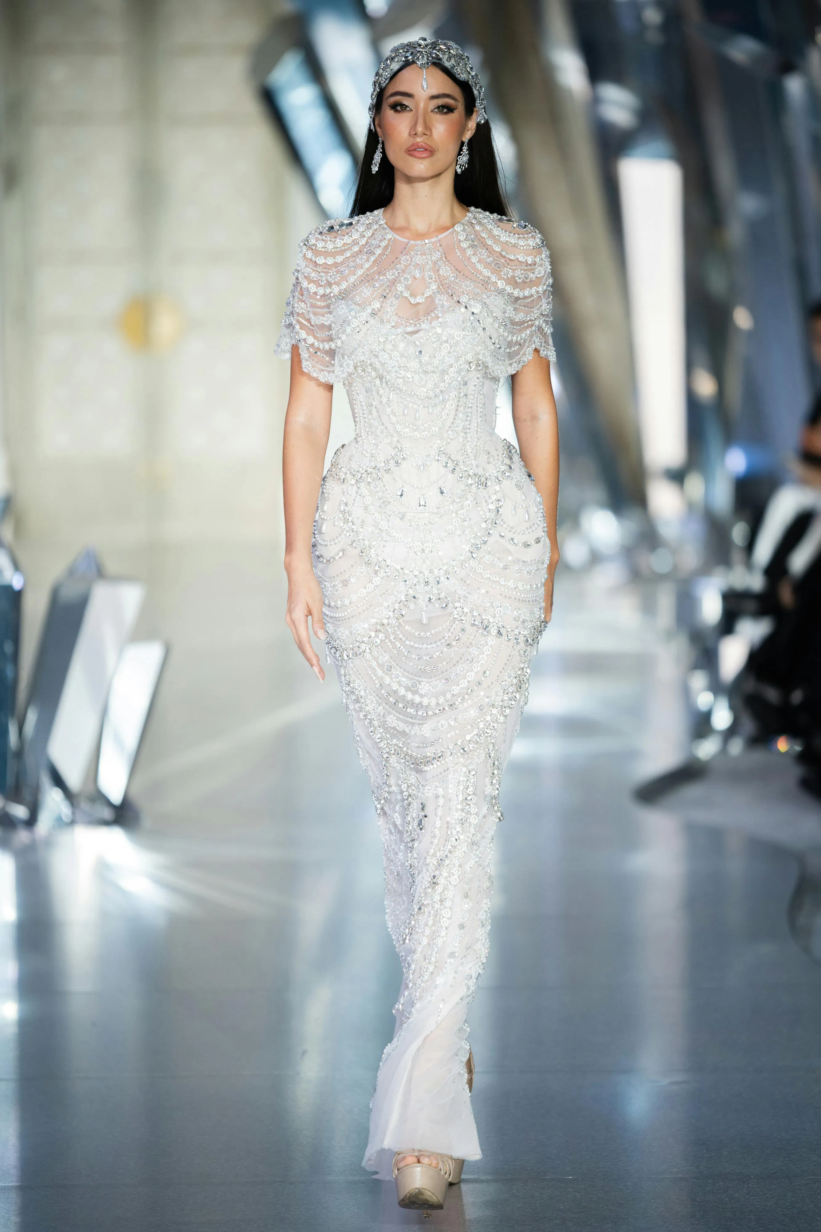 Chung Thanh Phong hiện thực hóa giấc mơ thời trang với 80 thiết kế Haute Couture limited