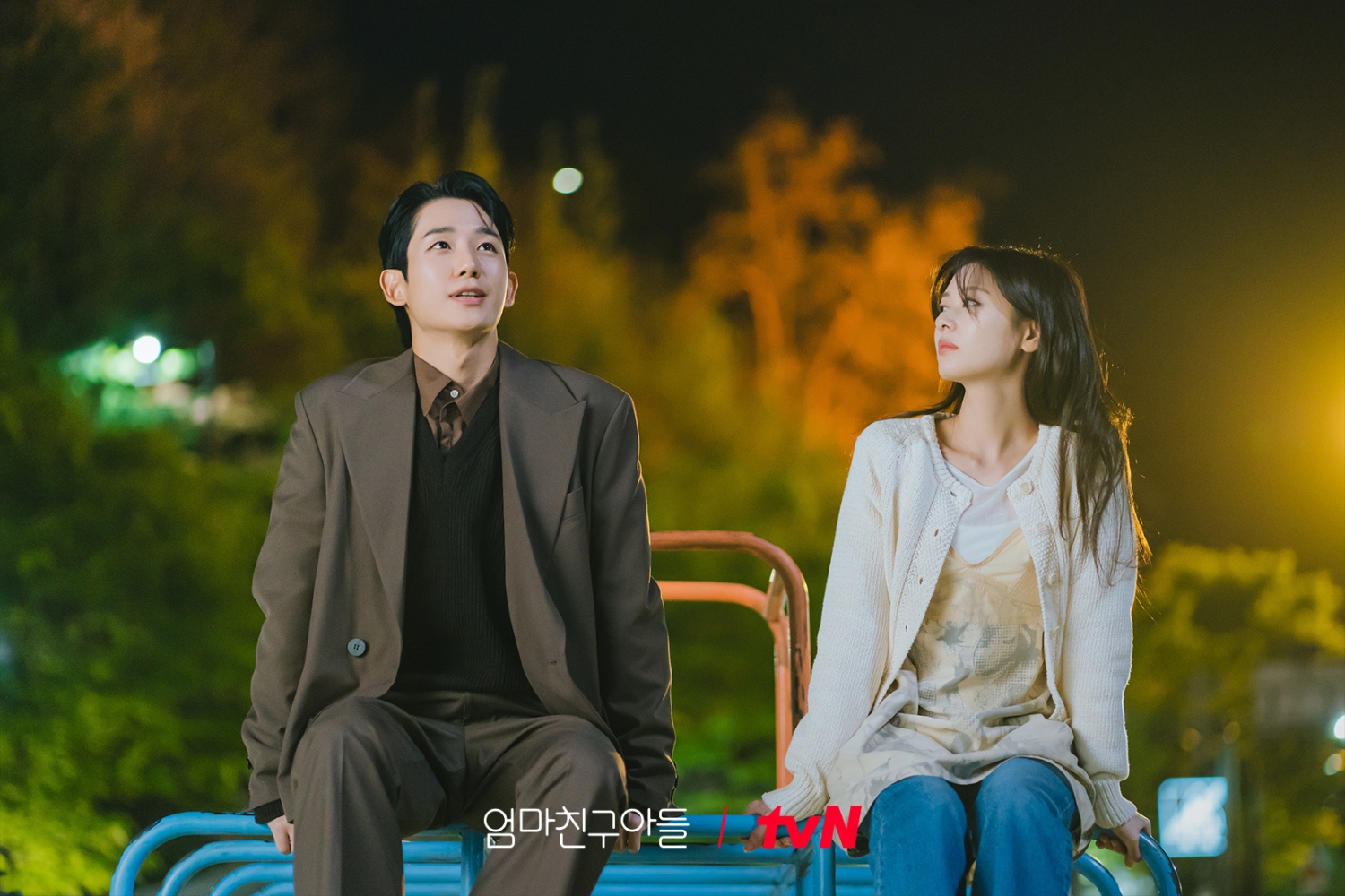 Cách Jung So Min dùng thời trang nói lên tính cách nhân vật trong Chuyện tình nhà bên