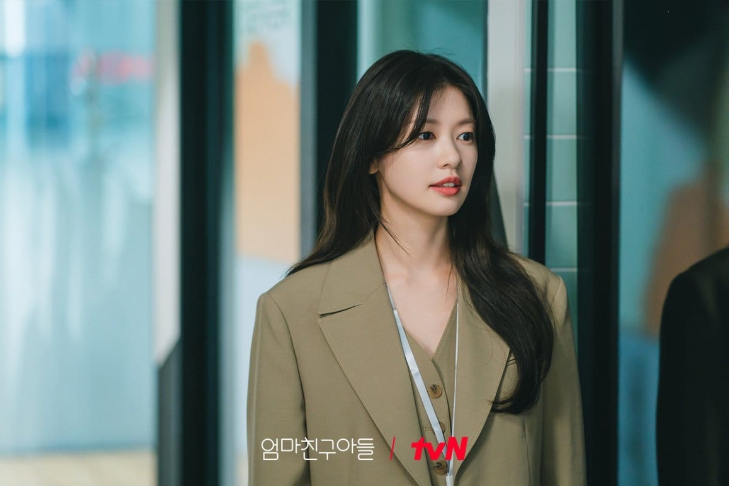 Cách Jung So Min dùng thời trang nói lên tính cách nhân vật trong Chuyện tình nhà bên