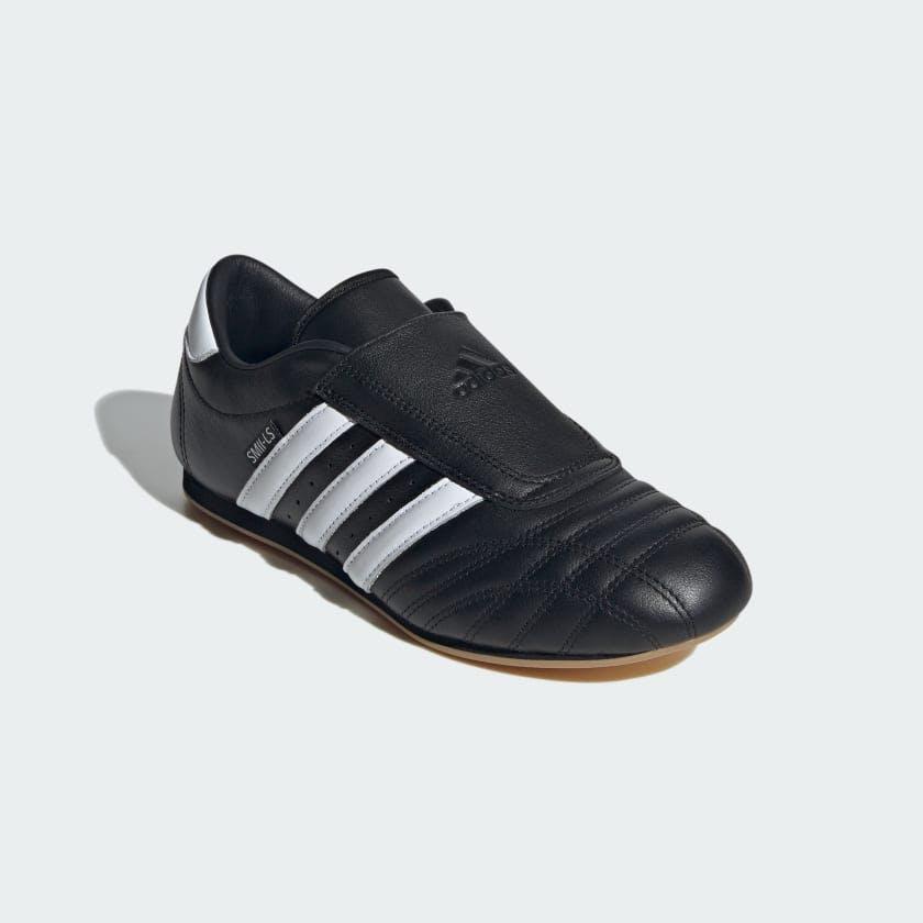 Giày thể thao adidas