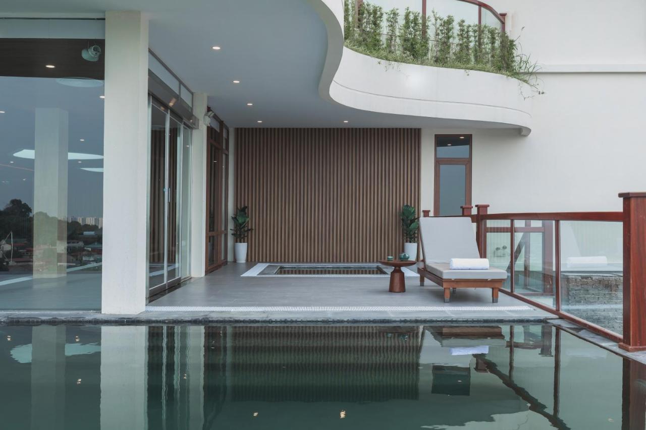 6 khu nghỉ dưỡng có bể bơi gần Hà Nội, đảm bảo trải nghiệm "chill" chưa từng có!