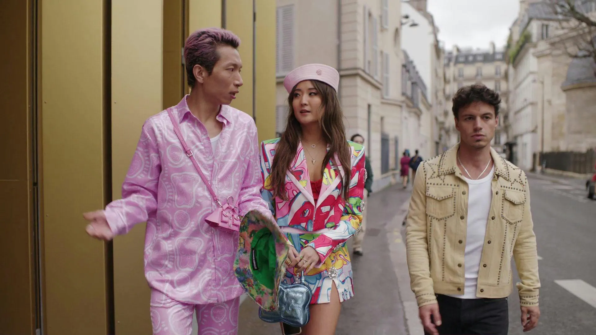 Rực rỡ hay thanh lịch? Điểm danh loạt túi xa xỉ trong Emily in Paris mùa 4