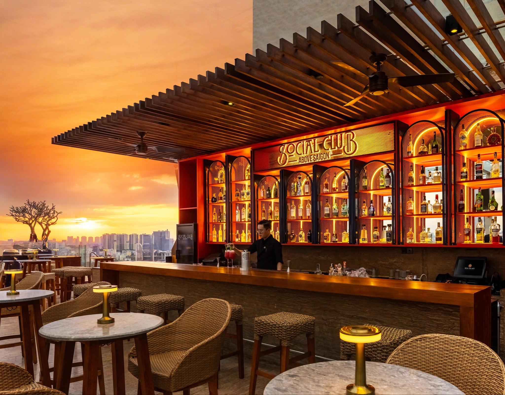 Sài Gòn thu nhỏ trong tầm mắt với 5 nhà hàng rooftop Sài Gòn