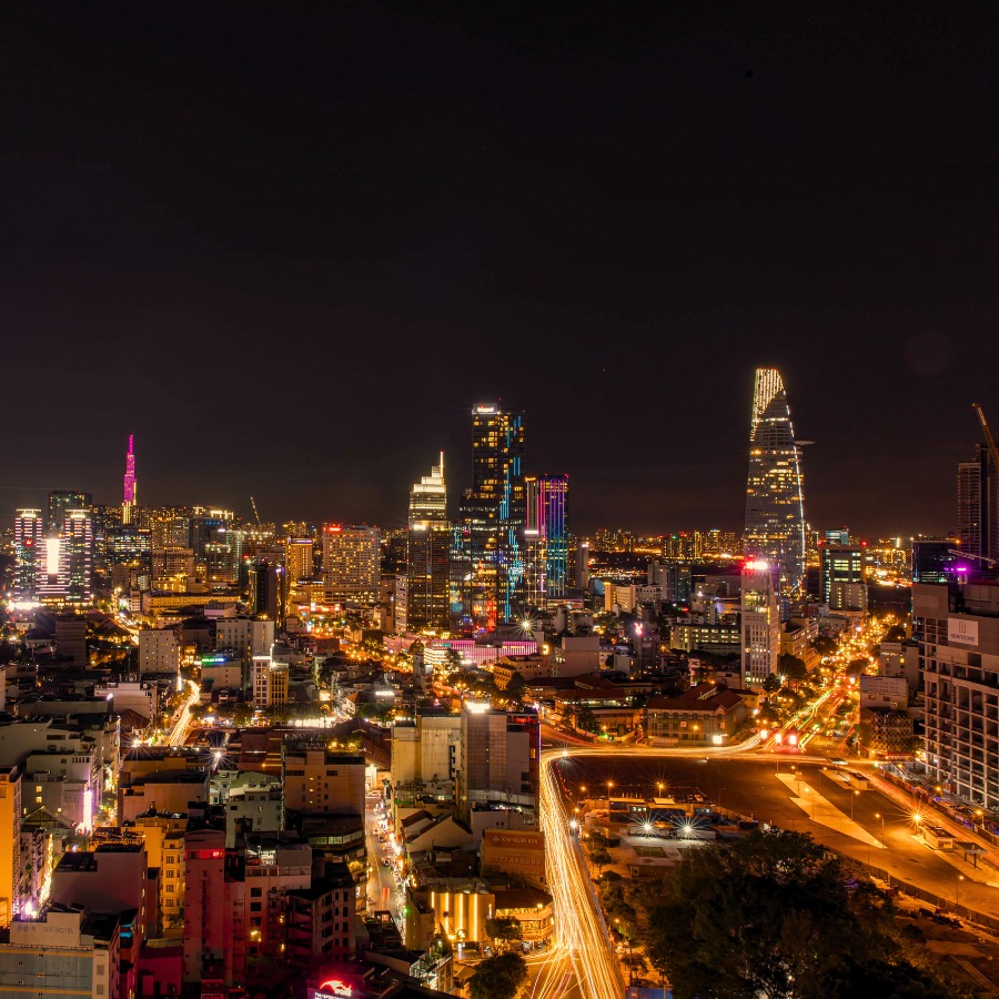 Sài Gòn thu nhỏ trong tầm mắt với 5 rooftop đỉnh cao cho những "tâm hồn xê dịch"