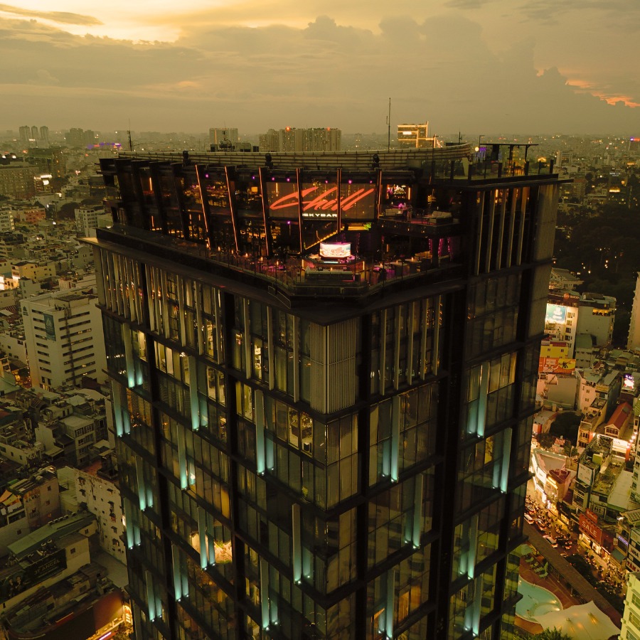 Sài Gòn thu nhỏ trong tầm mắt với 5 rooftop đỉnh cao cho những "tâm hồn xê dịch"