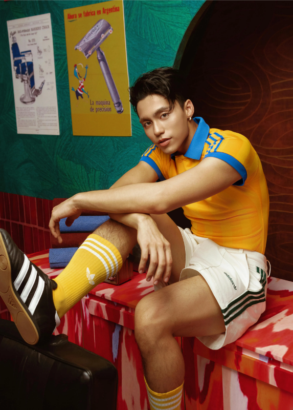 Giày thể thao adidas