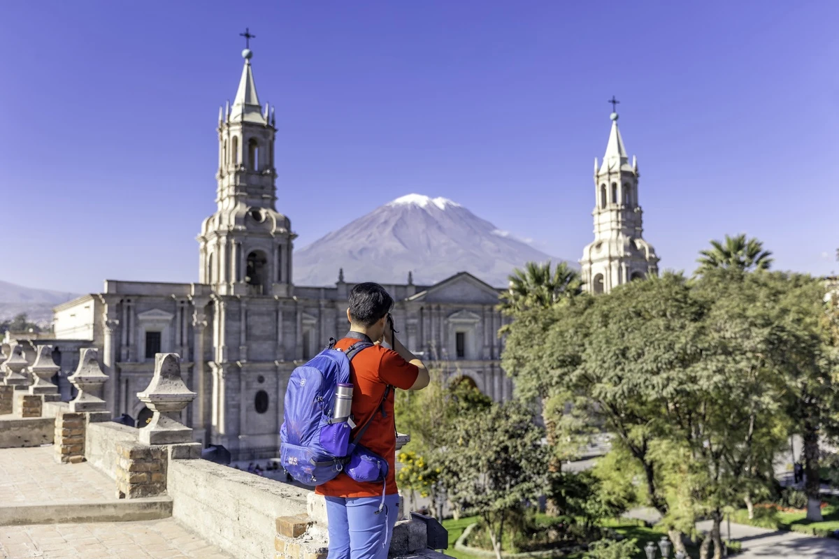Du lịch Peru ngắm hình vẽ bí ẩn khổng lồ