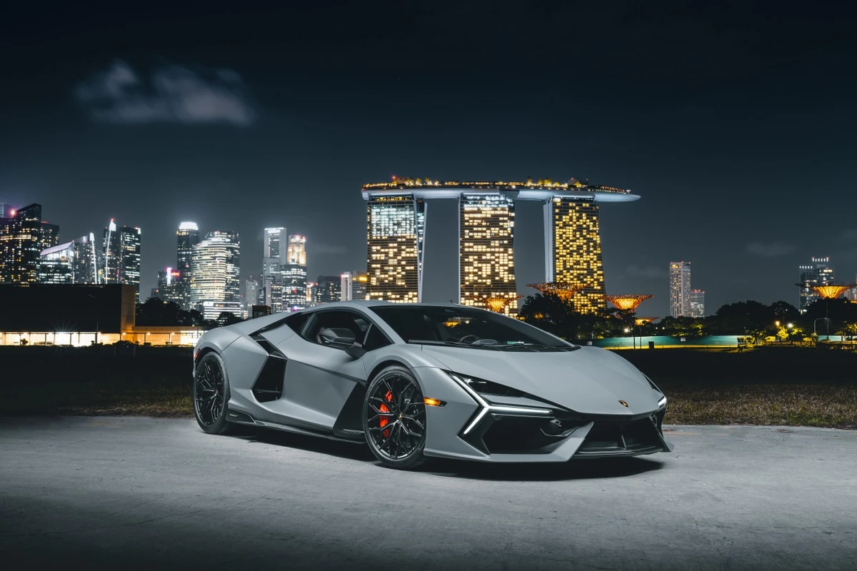 Loạt siêu xe Lamborghini Revuelto có mặt tại Singapore