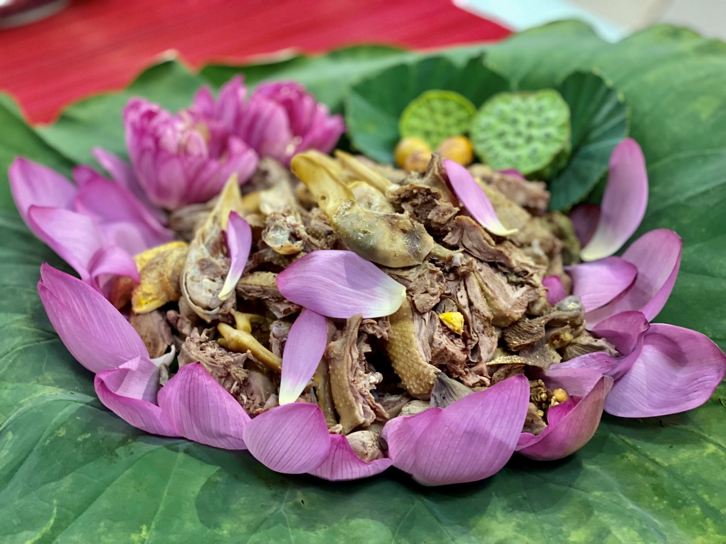 Vịt hấp hoa sen
